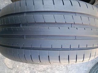 4x 235/40/18 Goodyear Eagle F1 85% tread