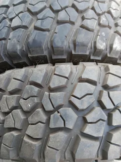 2x 255/75/17 BF Goodrich T/A km2