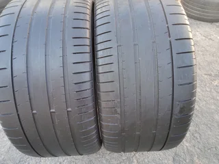 2x 325/35/22 normal Pirellis P Zero Tyres very good second hands Tyres