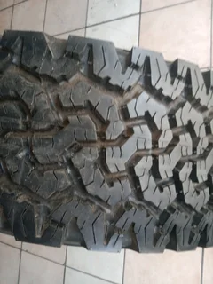 1x 285/70/17 BF Goodrich All-terrain ko 95% tread
