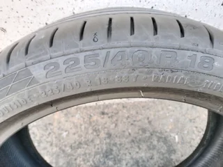 2x 225/40/18 run flat continentals SSR Tyres 90% tread