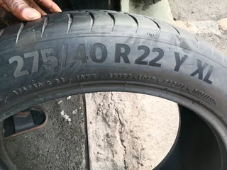 1x 275/40/22 run flat continental Tyre 85% tread