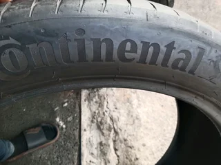 1x 275/40/22 run flat continental Tyre 85% tread