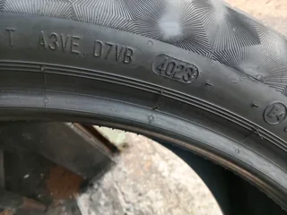 1x 275/40/22 run flat continental Tyre 85% tread