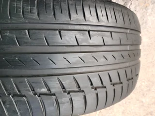 1x 275/40/22 run flat continental Tyre 85% tread