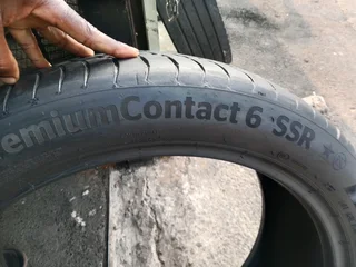 1x 275/40/22 run flat continental Tyre 85% tread