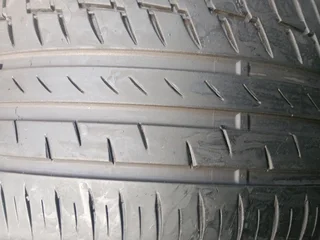 1x 275/40/22 run flat continental Tyre 85% tread