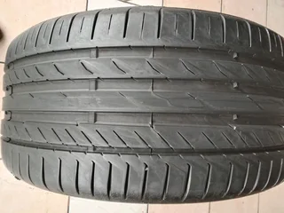 2x 235/40/19 normal continentals Tyres 90% tread