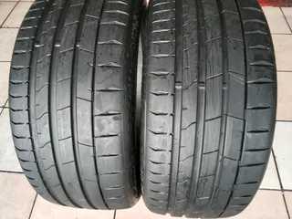 2x 235/40/19 normal continentals Tyres 90% tread