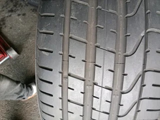 1x 265/40/22 normal Pirelli P Zero 95% tread