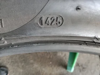 1x 265/40/22 normal Pirelli P Zero 95% tread