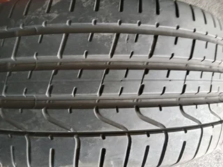 1x 265/40/22 normal Pirelli P Zero 95% tread