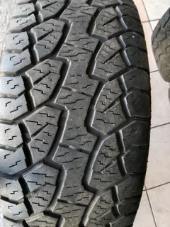 4x 265/65/17 Hankook dynapro white writing 85% tread