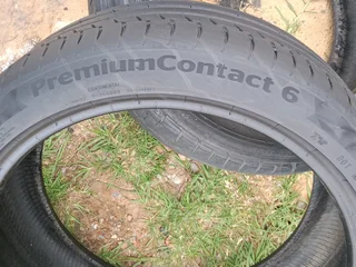 1x 235/40/19 normal continental Tyre 85% tread