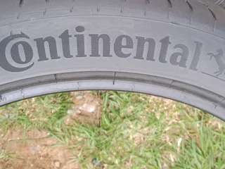 1x 235/40/19 normal continental Tyre 85% tread