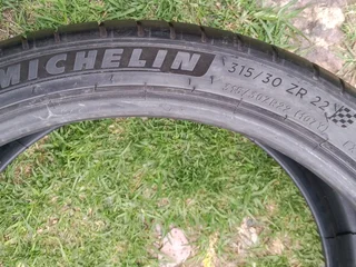 1x 315/30/22 normal michelins pilot sport 4s Tyre 95% tread