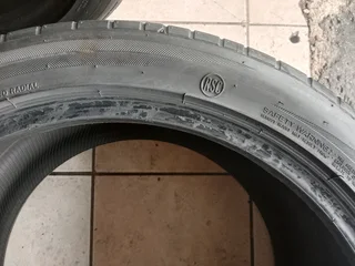 2x 315/35/20 run flat Bridgestone Dueler 85% tread