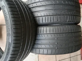 3x 235/35/19 normal continentals Tyres 90% tread