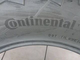 4x 255/70/17 continentals Cross Contact Tyres 90% tread