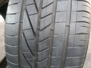 2x 275/35/20 run flat Goodyear Excellence 90% tread