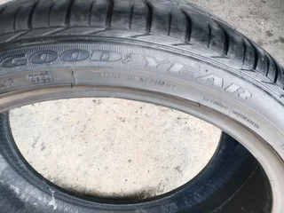 2x 275/35/20 run flat Goodyear Excellence 90% tread