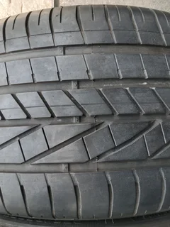 2x 275/35/20 run flat Goodyear Excellence 90% tread