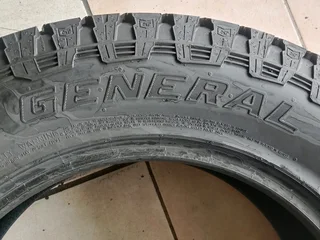 1x 265/60/18 general grabber A/T Tyre 90% tread