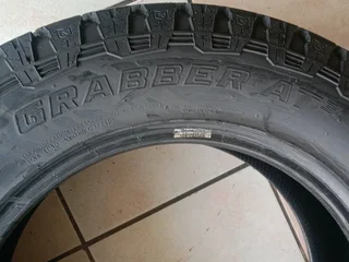 1x 265/60/18 general grabber A/T Tyre 90% tread