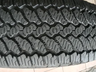 1x 265/60/18 general grabber A/T Tyre 90% tread