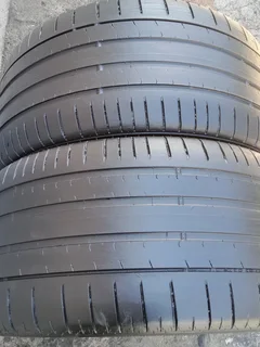 2x 325/35/22 Pirellis P Zero 85% tread