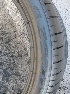 2x 325/35/22 Pirellis P Zero 85% tread