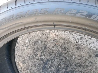 2x 325/35/22 Pirellis P Zero 85% tread
