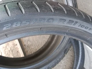 2x 285/30/21 Pirellis P Zero 90% tread