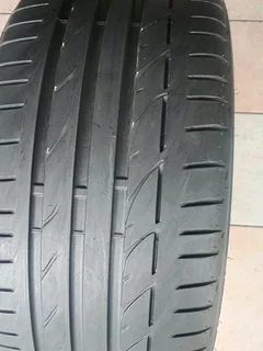 1x 255/35/19 run flat Bridgestone Potenza 85% tread