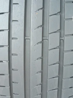 1x 205/45/17 run flat 90% tread