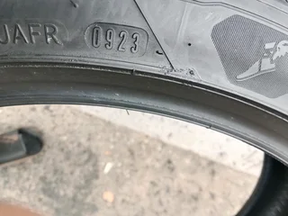 1x 205/45/17 run flat 90% tread