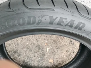 1x 205/45/17 run flat 90% tread
