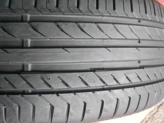 1x 225/40/18 run flat continental SSR Moe Tyre 99% tread