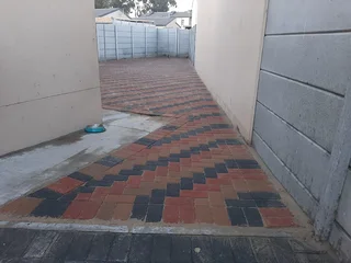 PAVING BRICK&#39;S INSTALLATION AT AFFORDABLE COST FREE QUOTATION ALL OVER CAPE TOWN