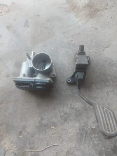 Toyota yaris 1kr throttle body and peddle