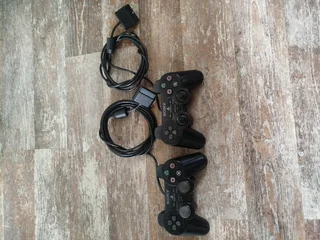 R2000. PlayStation 2 with 22 games, 2 controllers