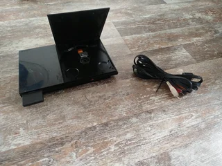 R2000. PlayStation 2 with 22 games, 2 controllers