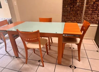 Dining table set