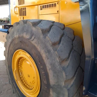 Komatsu WA500 Loader