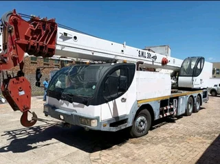 2007 zoomlion 30 ton crane