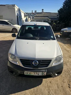 Nissan np200