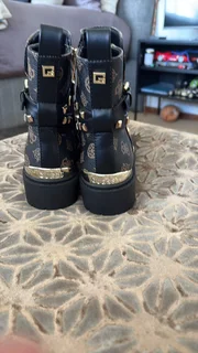 Guess orana boots brand new