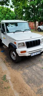 2022 Mahindra Bolero NEF Dropside