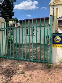 1 bedroom cottage in Wilropark R5, 500 (incl. water &amp; lights)