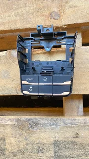 2015 Porsche Cayenne center console